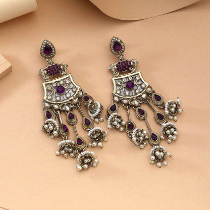 Lilafarbene Kundan-Ohrringe mit atemberaubendem königlichem Look und erstklassiger Kundan-Handwerkskunst