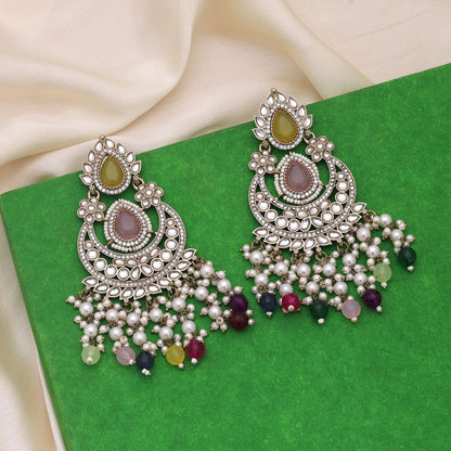 Mehrfarbige Kundan-Ohrringe für ein ausdrucksstarkes, traditionelles Styling