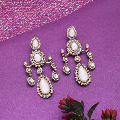 Weiße Kundan-Ohrringe für einen eleganten festlichen Auftritt