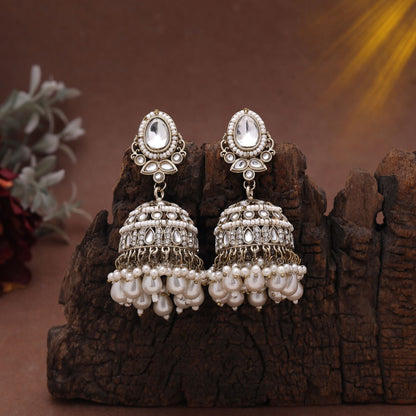 Weiße Kundan Ohrringe mit eleganten traditionellen Kundan Ohrringen Tikka Set Look