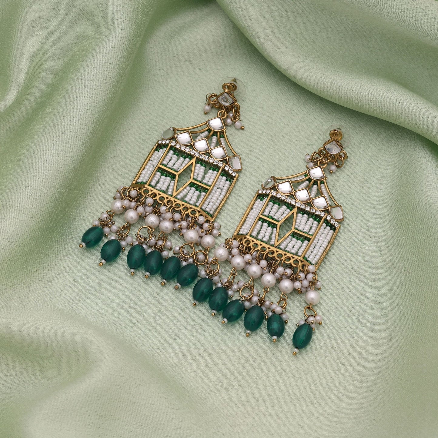 Grüne, elegante, traditionelle Party-Ohrringe mit Kundan und klassischem Ethno-Design