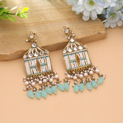 Himmelblaue stilvolle ethnische Kundan-Ohrringe mit traditionellem Party-Design