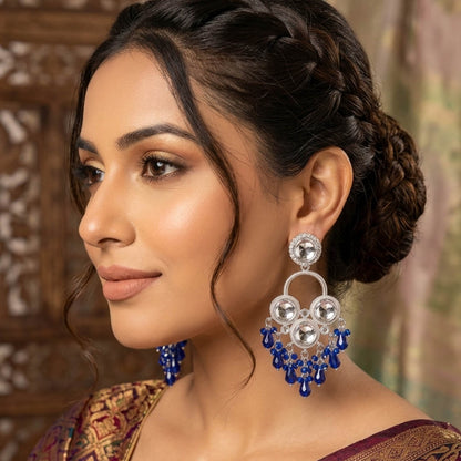 Blaue traditionelle Kundan-Ohrringe im königlichen Stil mit Designer-Party-Look