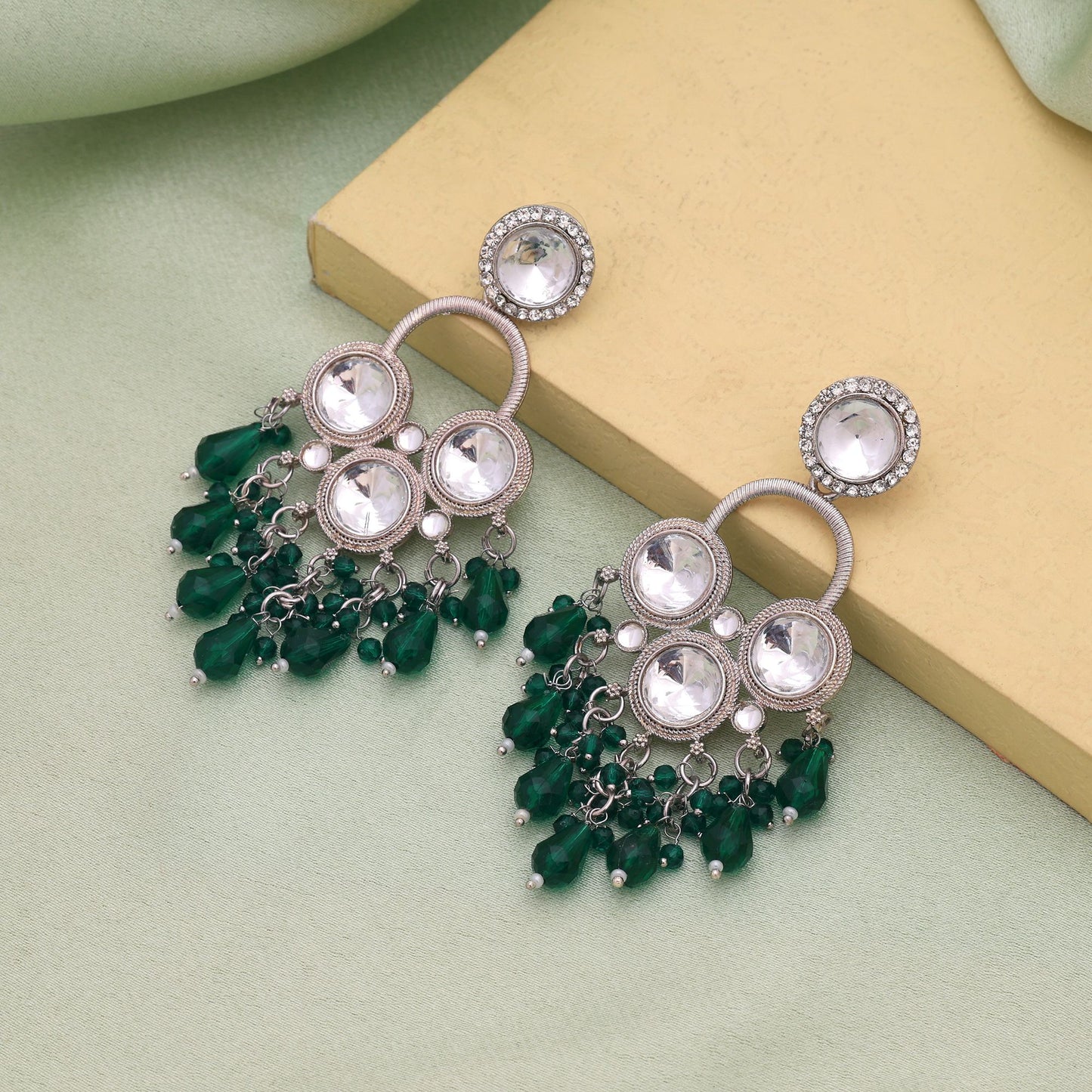 Grüne, stilvolle, traditionelle Kundan-Ohrringe mit ethnischem festlichem Schmuckdesign