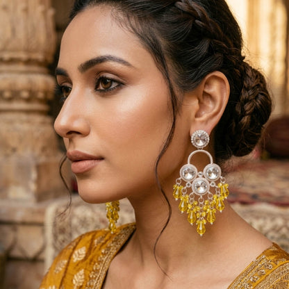 Gelbfarbene ethnische festliche Kundan-Ohrringe mit elegantem traditionellem Schmuckdesign