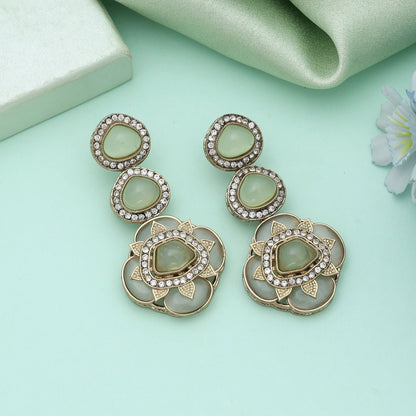Pista-grüne Kundan-Ohrringe Elegantes Ethnisches Hochzeitsschmuck-Design für Frauen