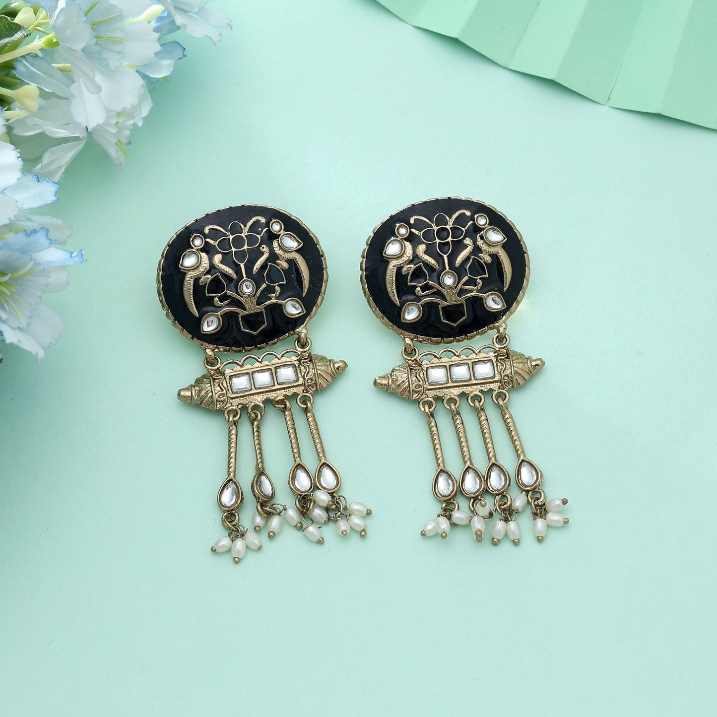 Schwarzfarbene Meena-Arbeit Kundan-Ohrringe Stilvoller traditioneller Party-Schmuck
