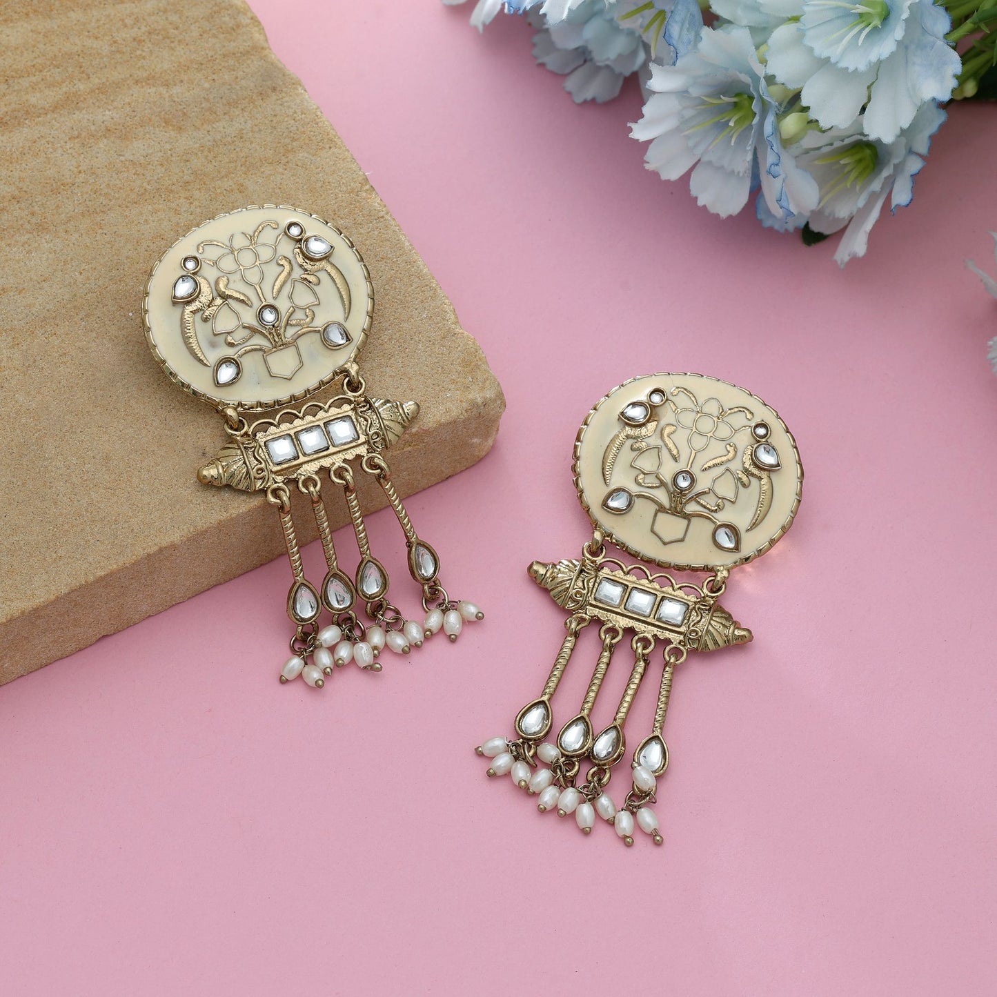 Cremefarbene Meena-Arbeit Kundan Ohrringe Eleganter Vintage Traditioneller Schmuckstil