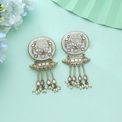 Weiße Color Meena Work Kundan Ohrringe Elegantes ethnisches Hochzeitsschmuckdesign