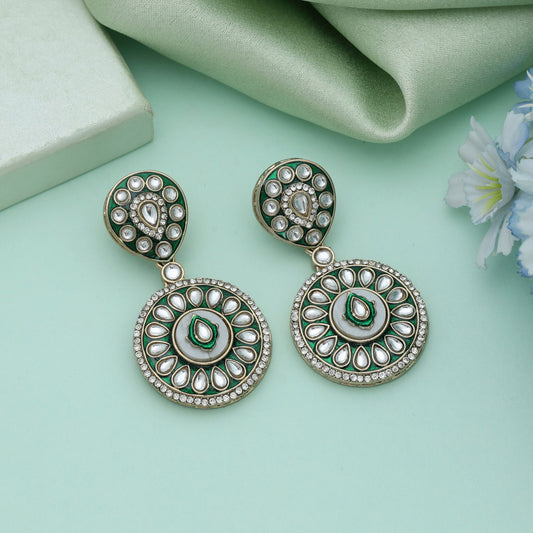 Grüne Meena-Arbeit Kundan Ohrringe Eleganter indischer Hochzeitsschmuck-Stil