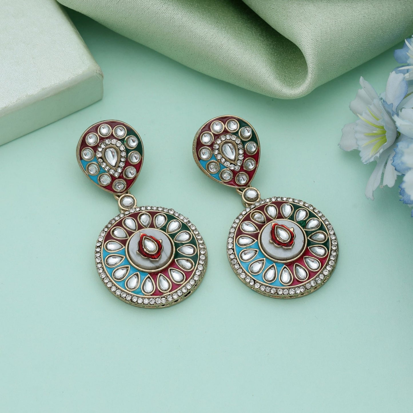 Mehrfarbige Meena-Arbeit Kundan Ohrringe Festlicher ethnischer Designerschmuck Statement