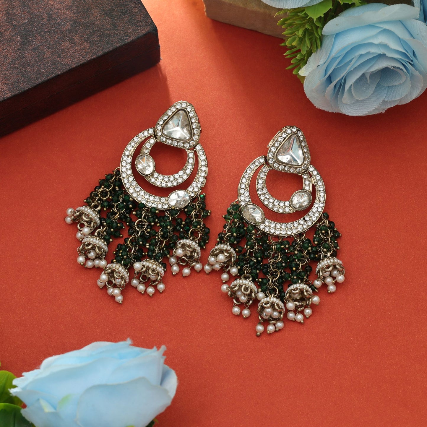 Grüne Kundan Ohrringe Elegantes ethnisches Party-Schmuckdesign