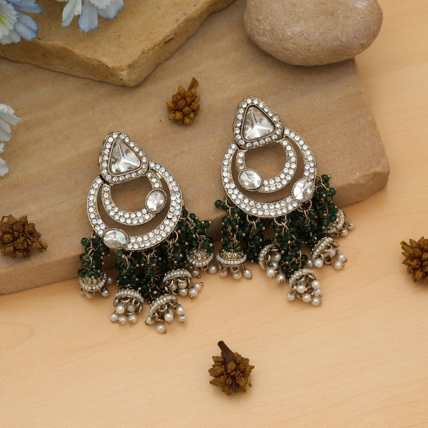 Grüne Kundan Ohrringe Elegantes ethnisches Party-Schmuckdesign