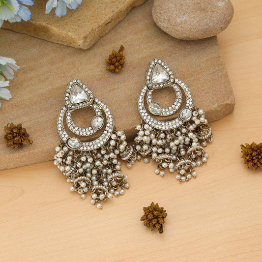 Weiße Kundan-Ohrringe Elegante traditionelle Hochzeitsschmuckkollektion