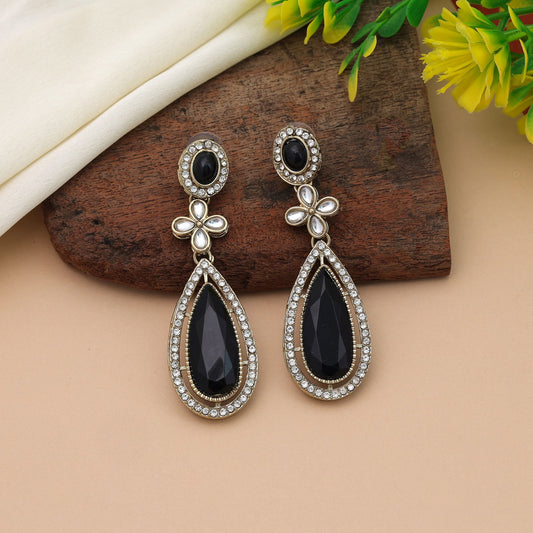 Trendige schwarze Kundan-Ohrringe für moderne Ethno-Looks