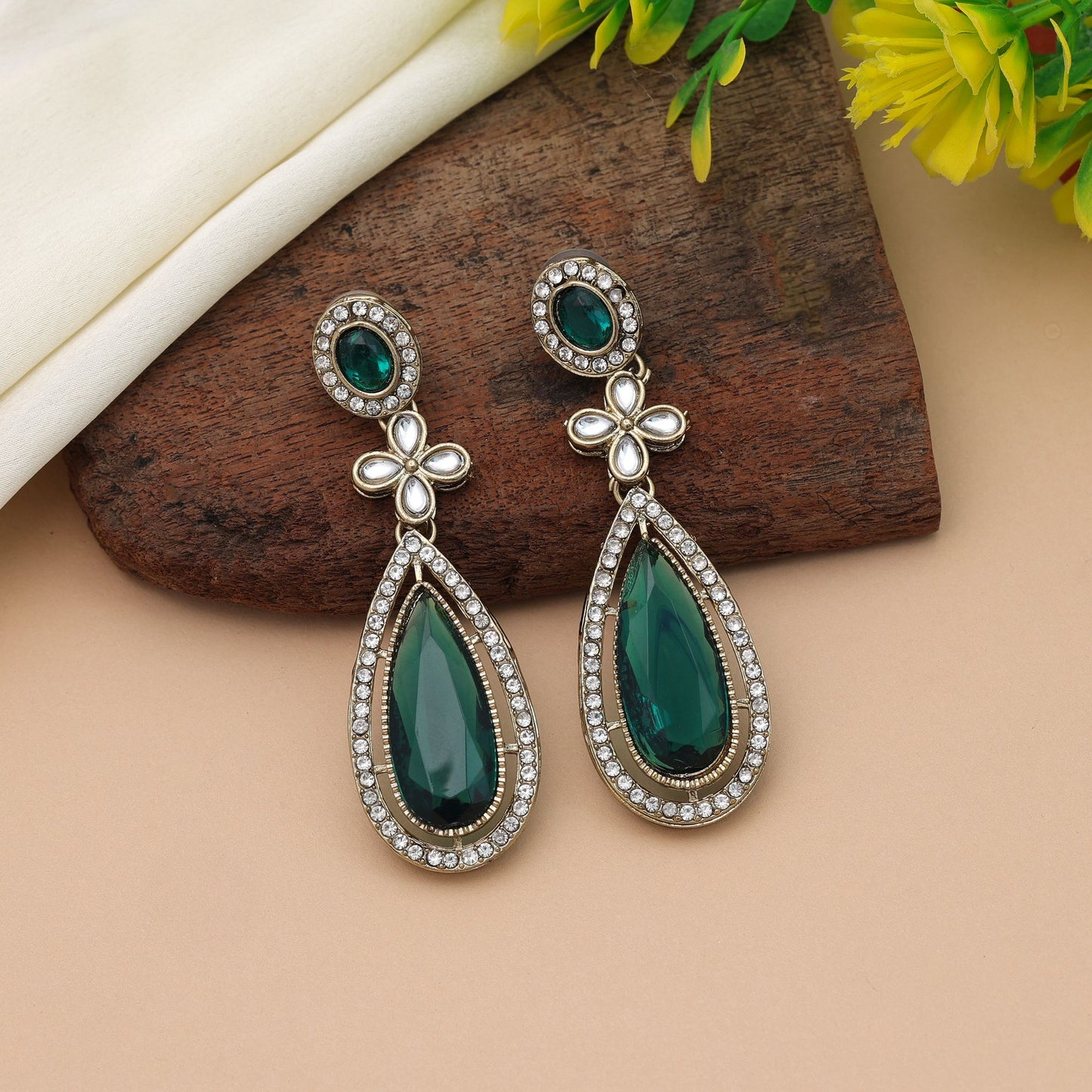 Elegante grüne Kundan-Ohrringe für festliche Anlässe
