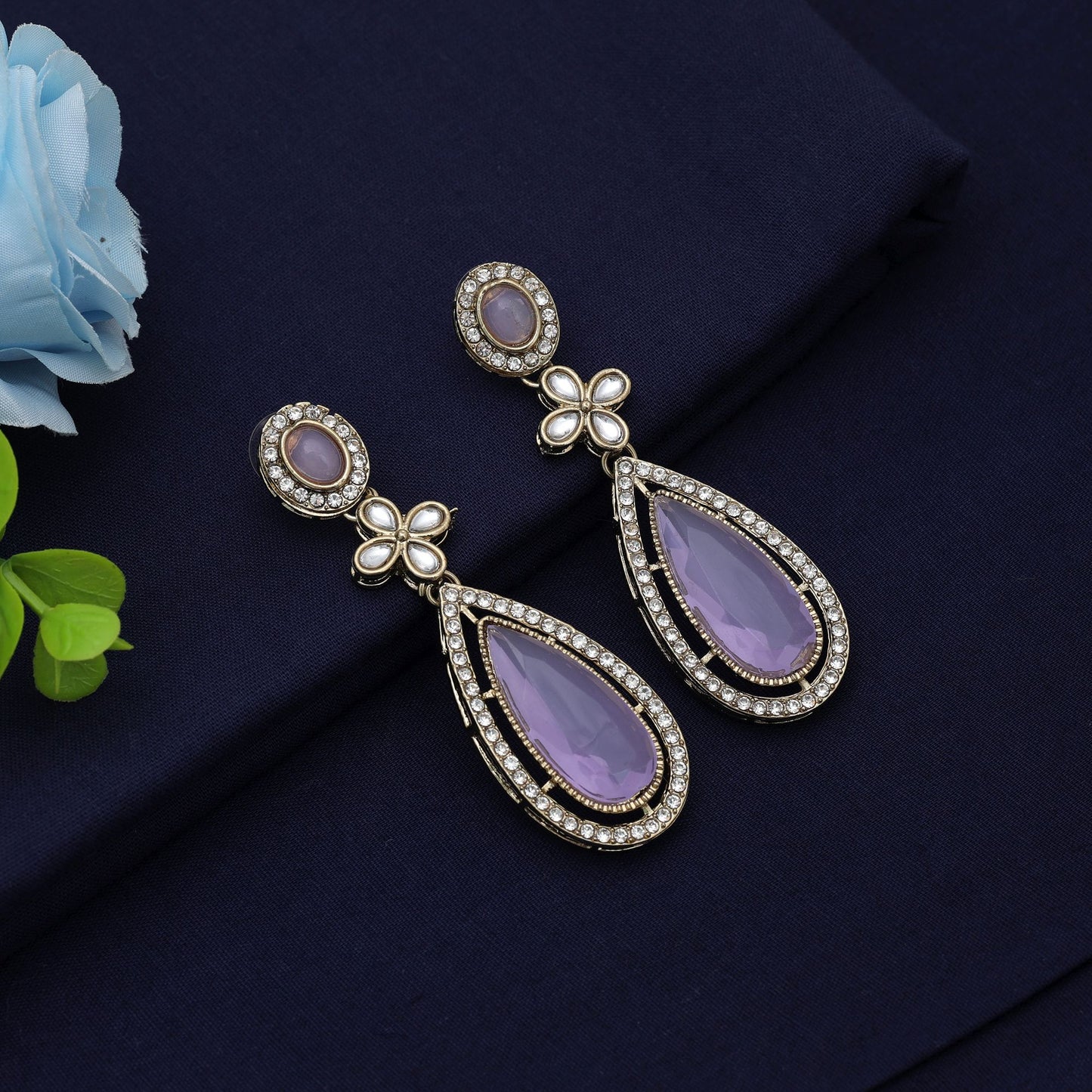 Anmutige hellviolette Kundan-Ohrringe für Damen