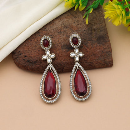 Klassische karmesinrote Kundan-Ohrringe im traditionellen Stil für Hochzeiten