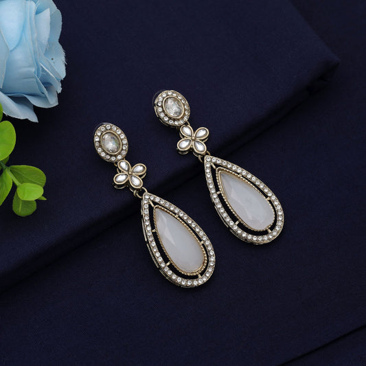 Premium weiße Kundan-Ohrringe für elegante Hochzeitslooks