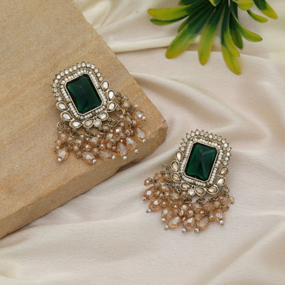 Einzigartige grüne Kundan-Ohrringe für festliche Looks von Frauen