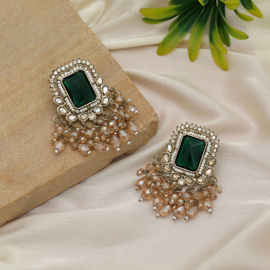 Einzigartige grüne Kundan-Ohrringe für festliche Looks von Frauen
