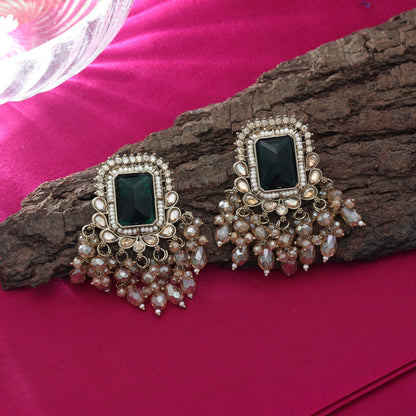 Einzigartige grüne Kundan-Ohrringe für festliche Looks von Frauen