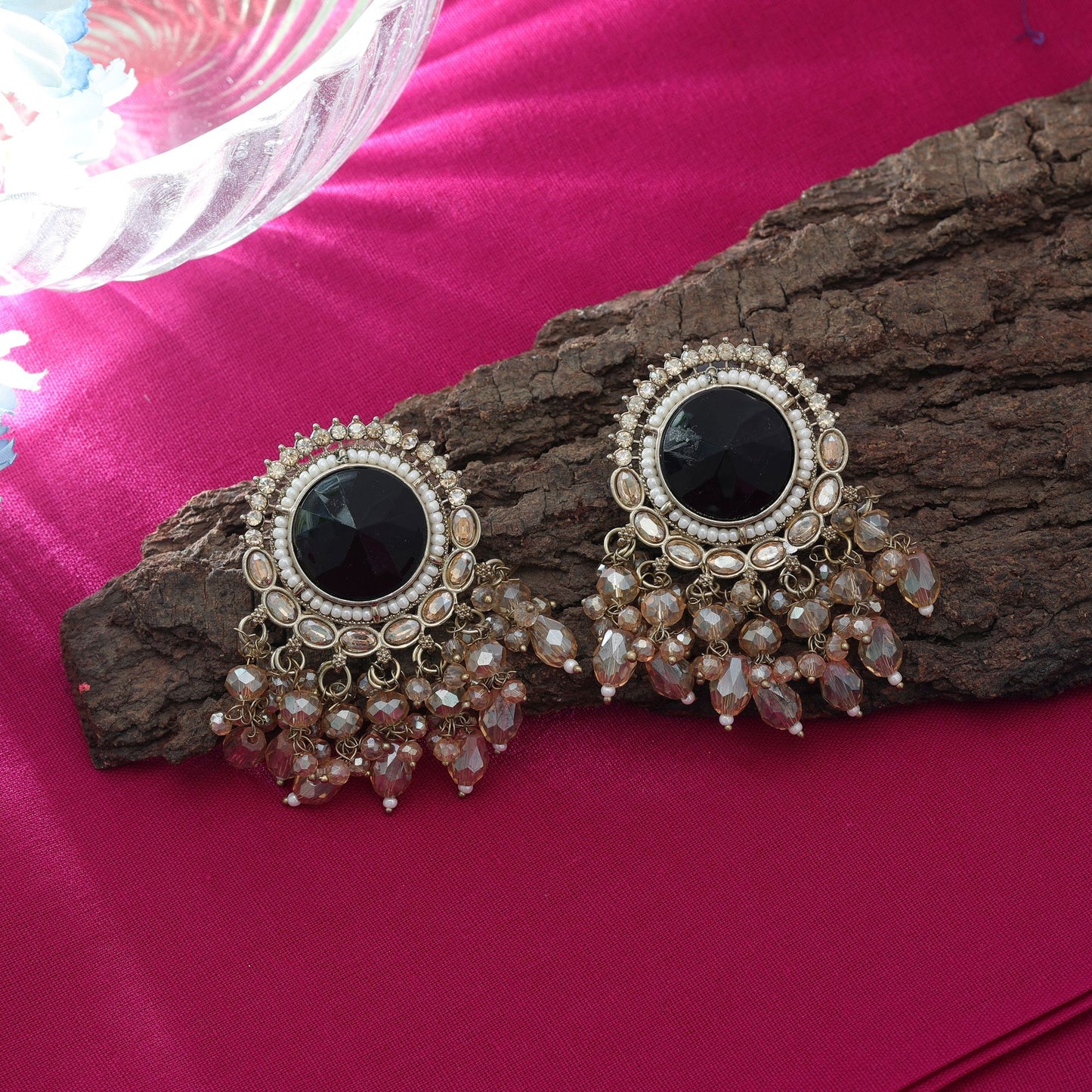 Kundan-Ohrringe in kräftigem Schwarz für einen ausdrucksstarken Ethno-Look