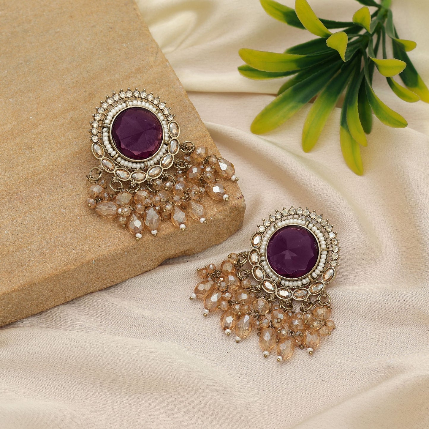 Elegante lila Kundan-Ohrringe für Damen, Party-Wear