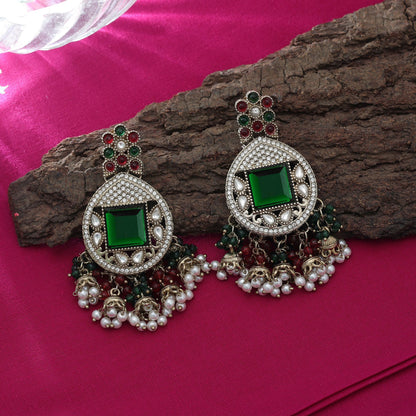 Stylische, weinrote und grüne Kundan-Ohrringe für Damen