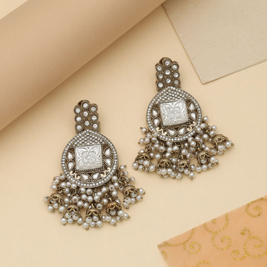 Elegante weiße Kundan-Ohrringe für edle Party-Looks