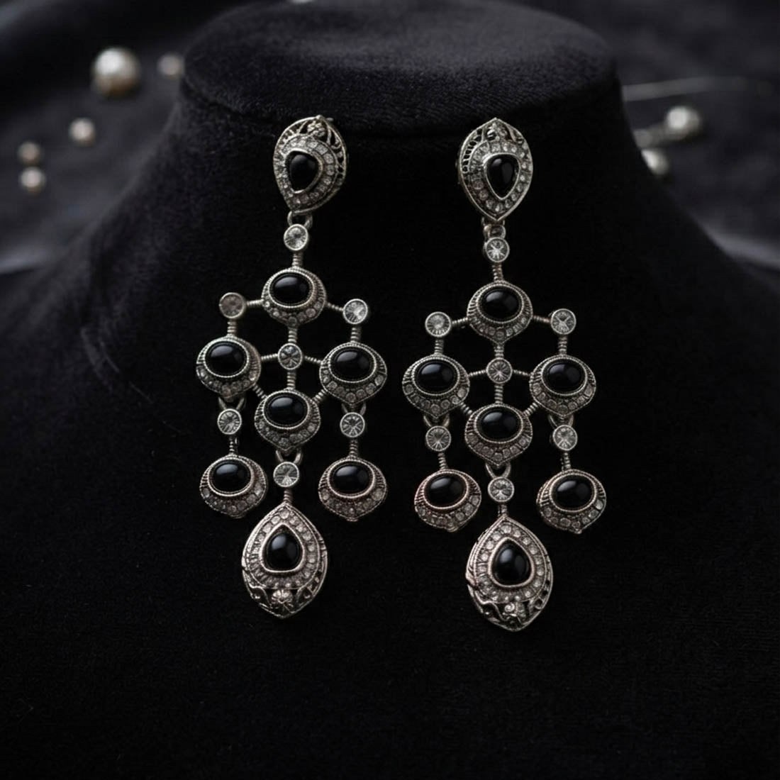 Black Color Kundan Earrings with Graceful Traditional Style
