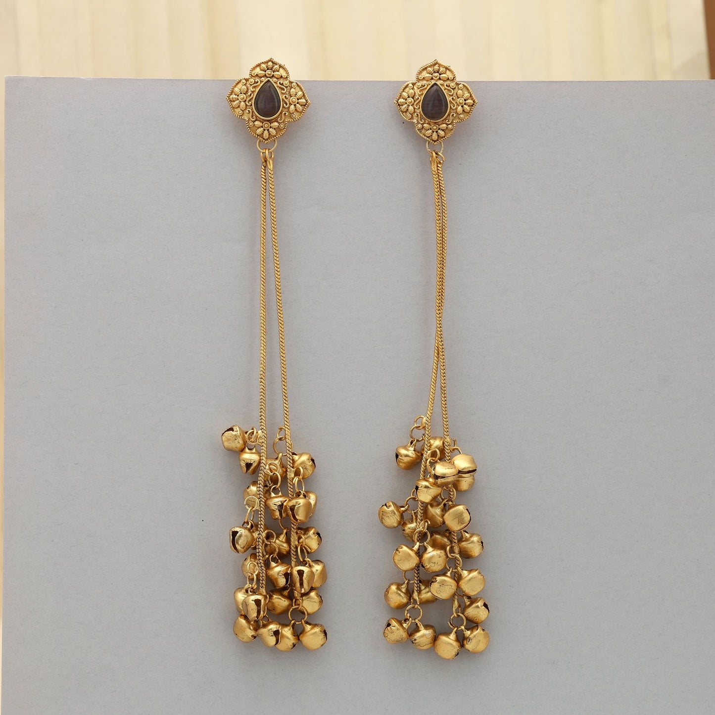 Dunkelgraue lange Kaschmir-Ohrringe, modern-traditioneller Schmuck mit einzigartigem Stil