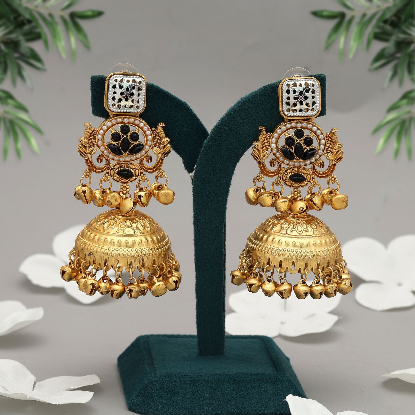 Schwarze Jhumka Kaschmir-Ohrringe, auffälliger Statement-Schmuck mit traditionellem Finish
