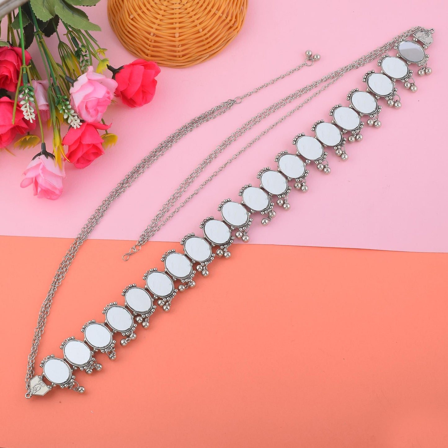 Silberfarbenes oxidiertes Kamarband mit Münztropfen-Detail für das Taillen-Styling