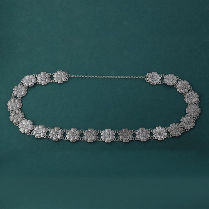 Auffälliges silberfarbenes oxidiertes Kamarband mit zartem Schnitzdesign