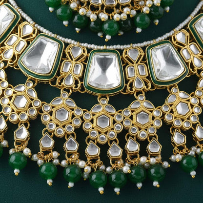 Strahlend grünes Kundan-Halsketten-Set mit antiker Veredelung