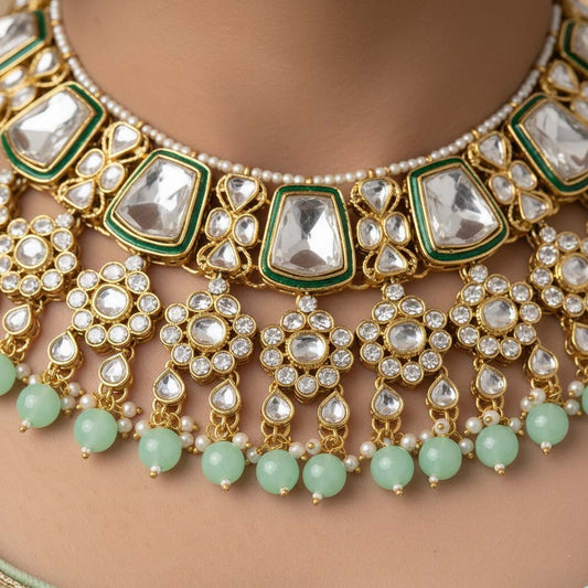 Festliches Kundan-Halsketten-Set in Pista-Grün für Partykleidung