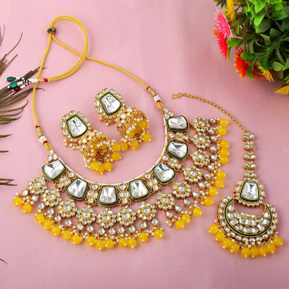 Sonnengelbes Kundan-Halsketten-Set für Tagesveranstaltungen