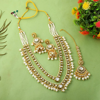 Weißes Kundan-Halskettenset zur Hochzeit mit luxuriösen Steinverzierungen