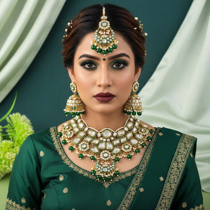 Immergrünes Kundan-Halskettenset in Grün für kulturelle Anlässe