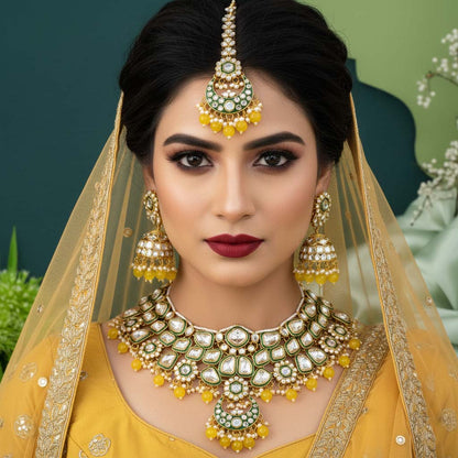 Sonnengelbes Kundan-Halsketten-Set für kulturelle Zeremonien