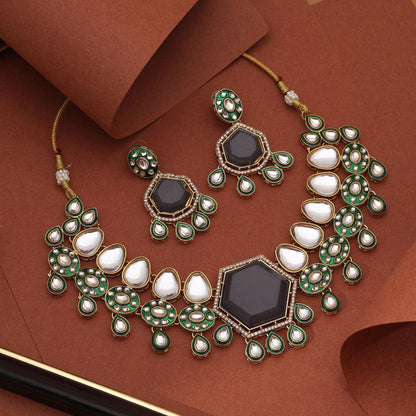 Modernes graues Kundan-Halsketten-Set mit passenden Ohrringen für elegante Hochzeitslooks