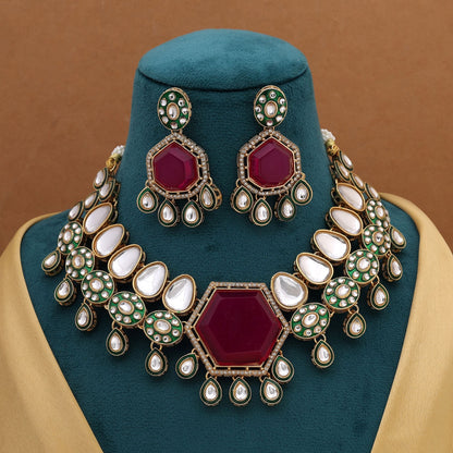 Royal Rani Color Kundan Halsketten-Set mit aufwendiger Arbeit für festliche Brautanlässe