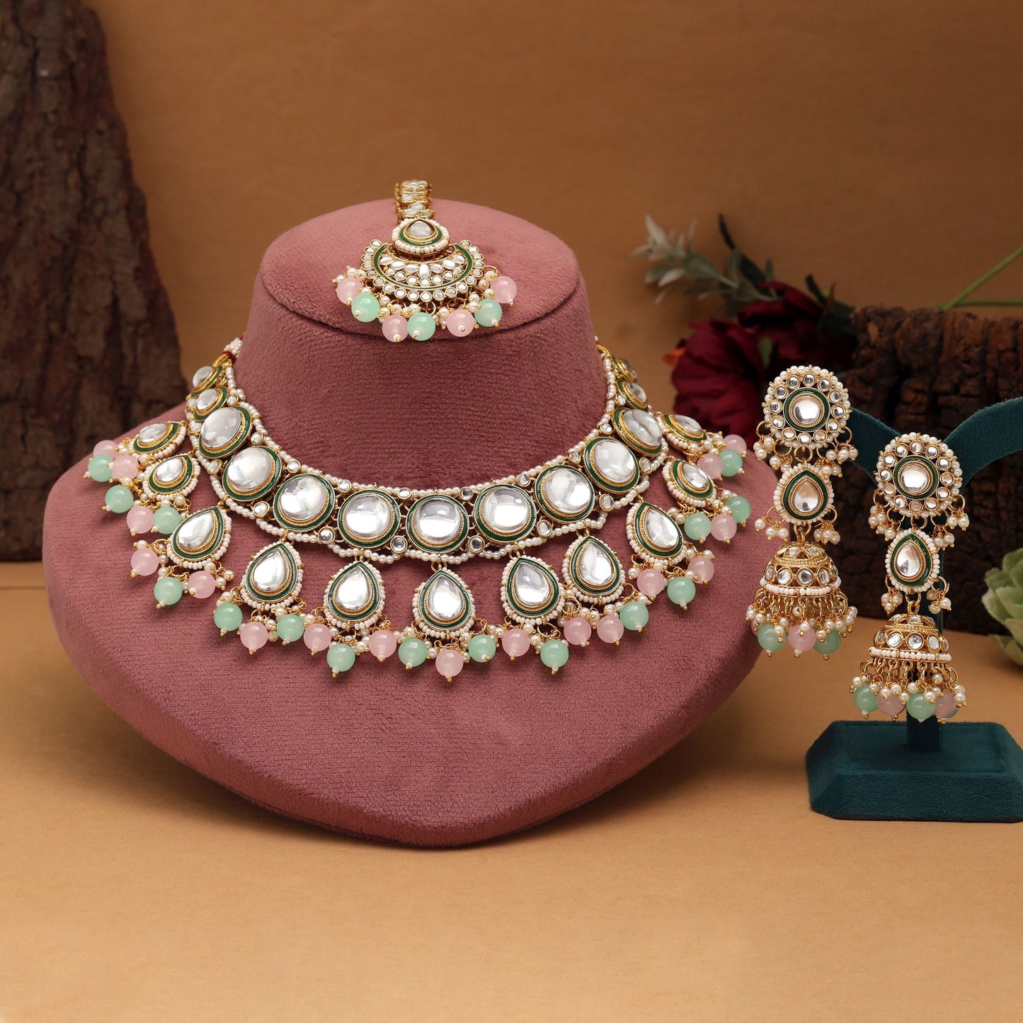 Attraktives Kundan-Halsketten-Set in Pista-Grün und Rosa, perfekt für indischen Hochzeitsschmuck