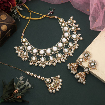 Exklusives Kundan-Halskettenset in Weiß für Partys, Bräute und festliche Feiern