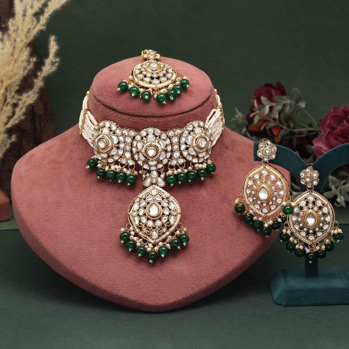 Elegantes grünes Choker-Kundan-Halsketten-Set, perfekt für Brautmode und festliche Feiern