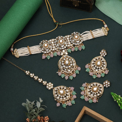Attraktives Choker-Kundan-Halskettenset in Pista-Grün und Pink für Bräute und Verlobungen