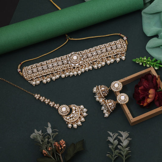 Wunderschönes weißes Choker-Kundan-Halsketten-Set mit exquisiter Arbeit für Braut-Hochzeitsschmuck
