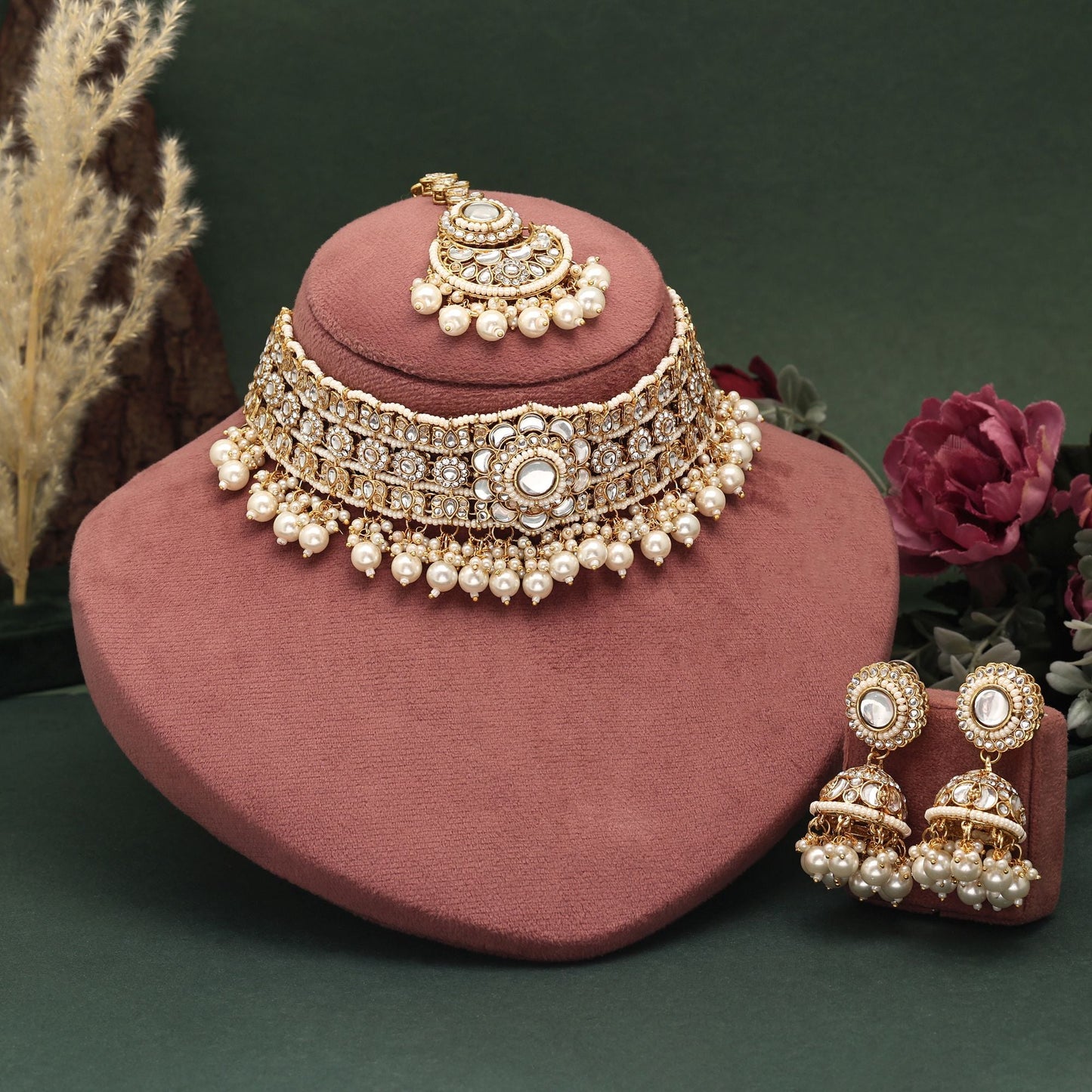 Gorgeous White Color Choker Kundan Necklace Set Crafted With Exquisite Work For Bridal Wedding Jewelry