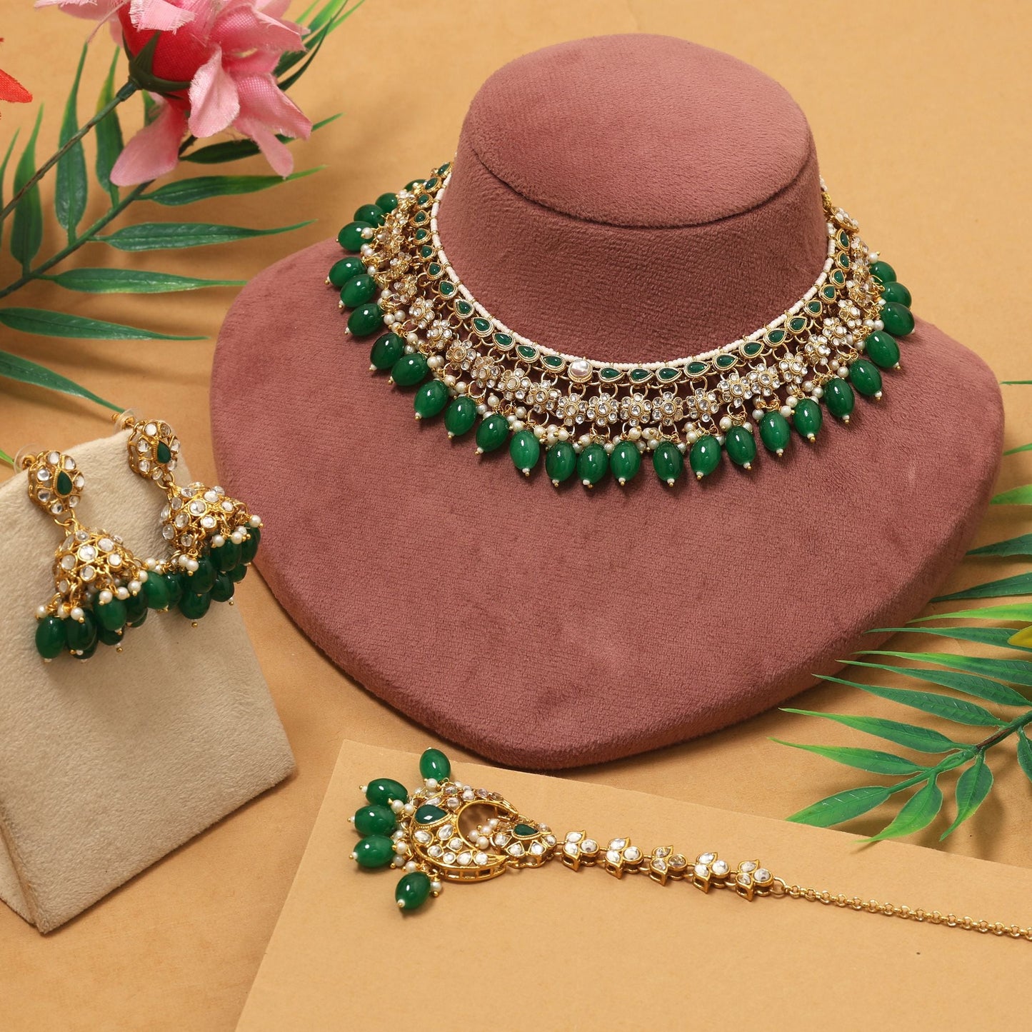 Trendiges Kundan-Halskettenset in grüner Farbe, perfekt für Hochzeiten, Festivals und Partys